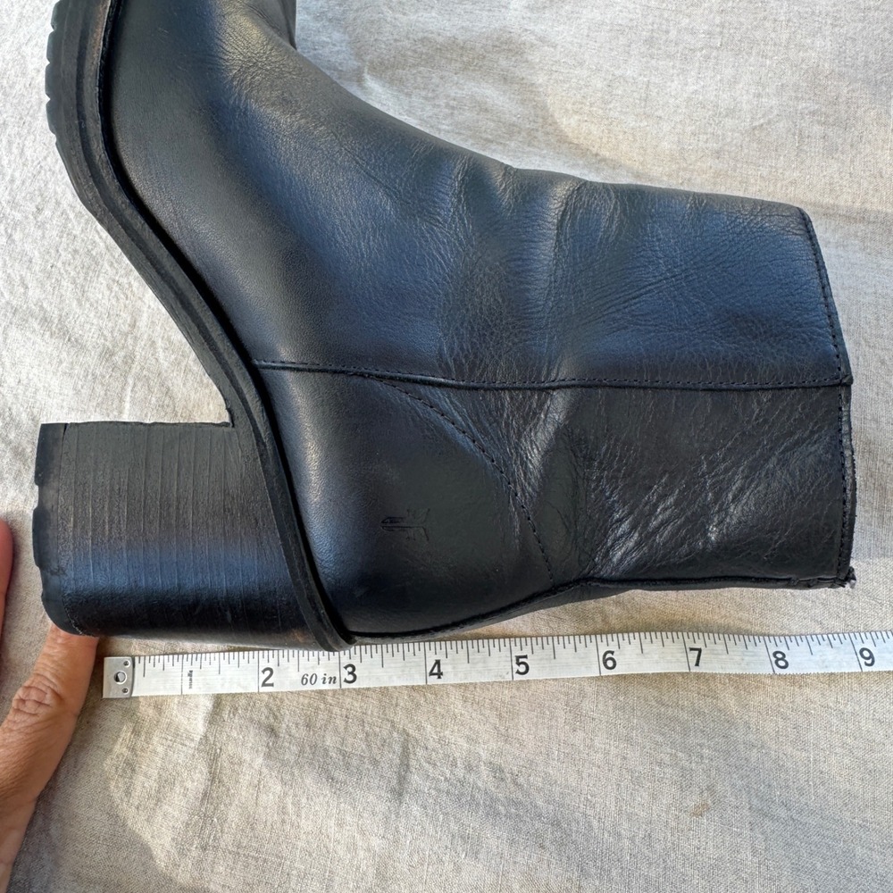 Frye Sabrina 6G Ankle Boot 8.5 Black Leather Lug Sole Block Heel Zip Chelsea - Picture 6 of 16